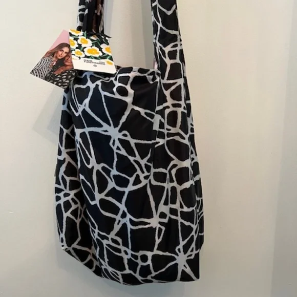 DVF Target Reversible/Reusable Bag - Cracked Glass/Leopard Print - NEW w/tags - Picture 3 of 5